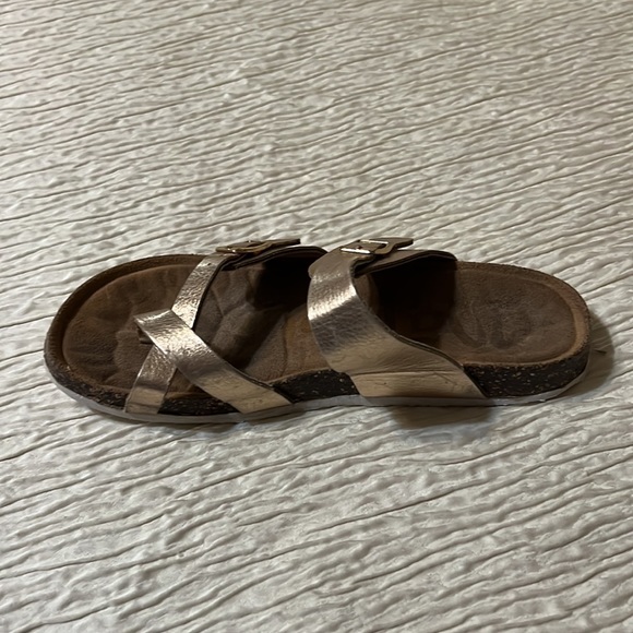 Mad Love Cross Toe Double Strap Sandals in Gold - Picture 3 of 8